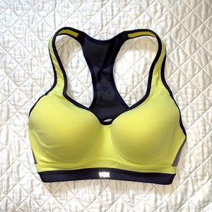 Victoria's Secret VSX Sports Bra 32D